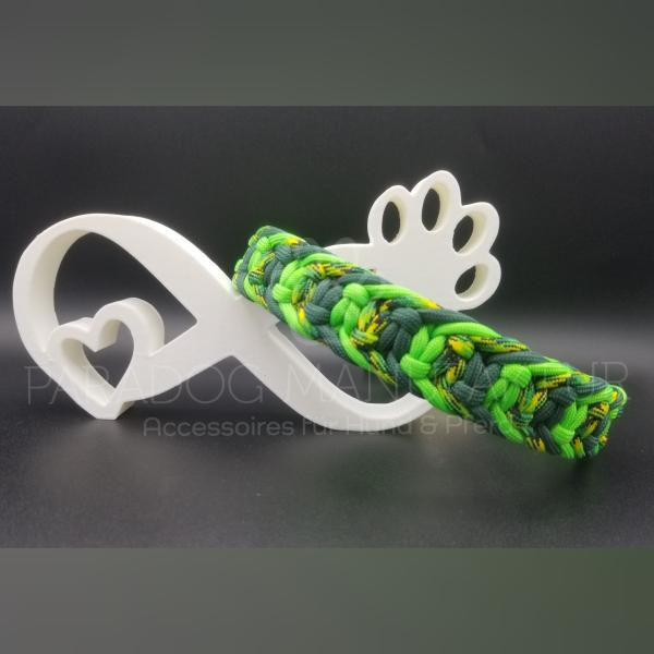 Halsband Solomon Daughter - Modell "Sophie"Halsumfang: 39cm  +/-1 Material: Paracord Typ 3 Breite ca.: 2,5 cm Verschluss: Metall-Klickverschluss / Schnalle Beschläge: ZDG  Farben: Dark Green / Neon Green / Gecko Accessoires: 1x Pfote / 2 Perlen silber